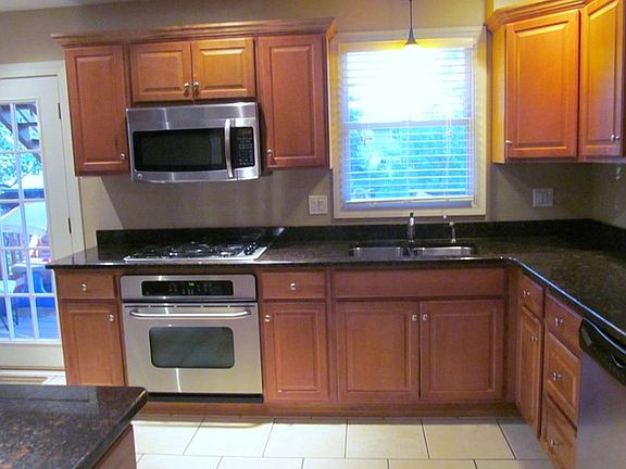 4th image of 7512 W 161st St
