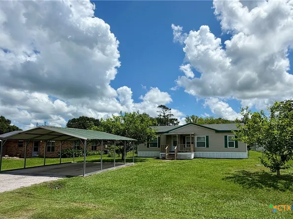 1210 N Drake St, Edna, TX 77957