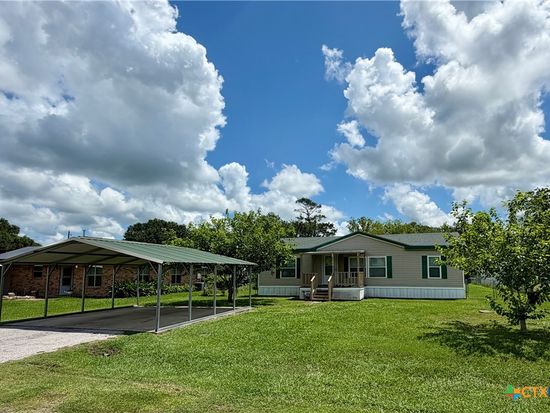 1210 N Drake St, Edna, TX 77957