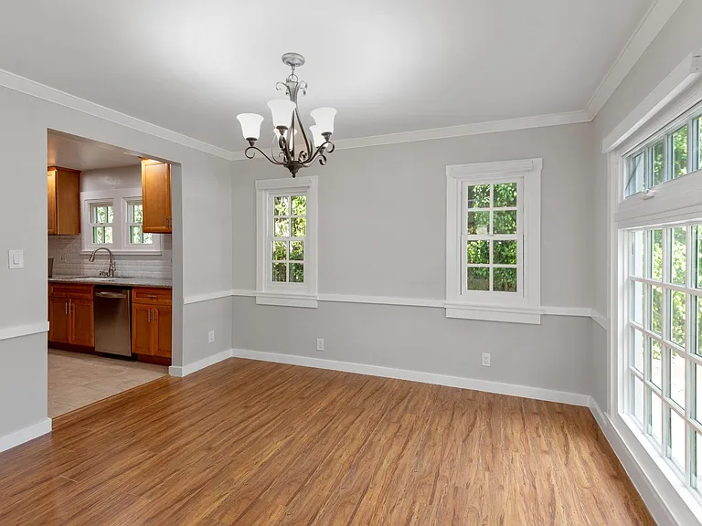 10624 Bloomfield St — Photo 6