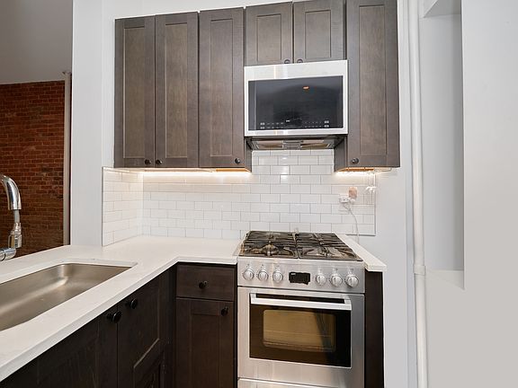 2nd image of 151 Norfolk St #1B