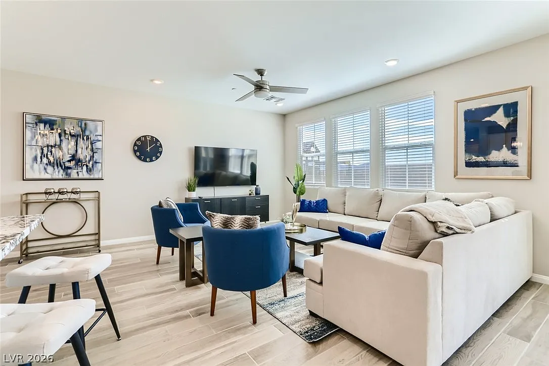 5 bed, 3.0 bath, 2467 sqft, $3,800 — Photo 2