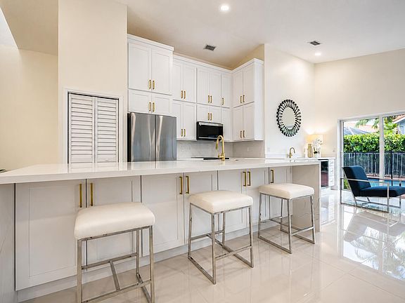 2nd image of 17277 Hampton Boulevard