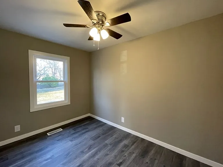1213 E Wayland St — Photo 8