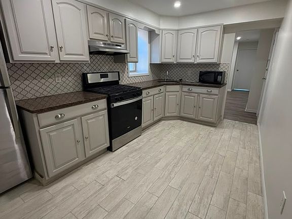3rd image of 65 Lang St #1R