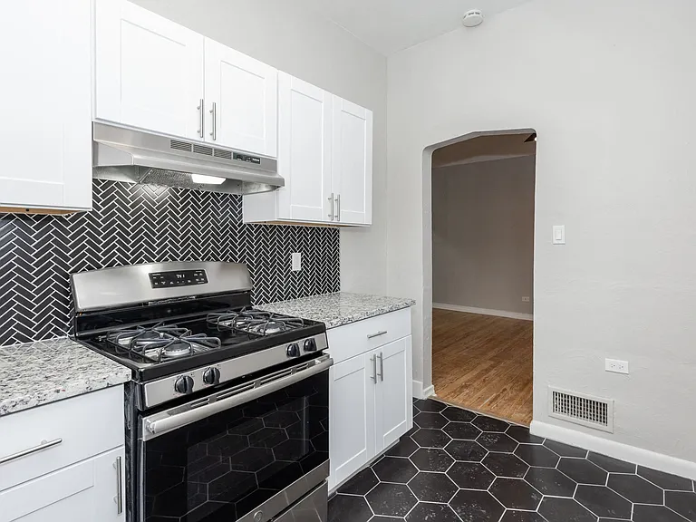 1030 N Washington St — Photo 3