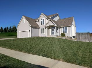 856 S Clearwater Creek Dr, Olathe, KS 66061