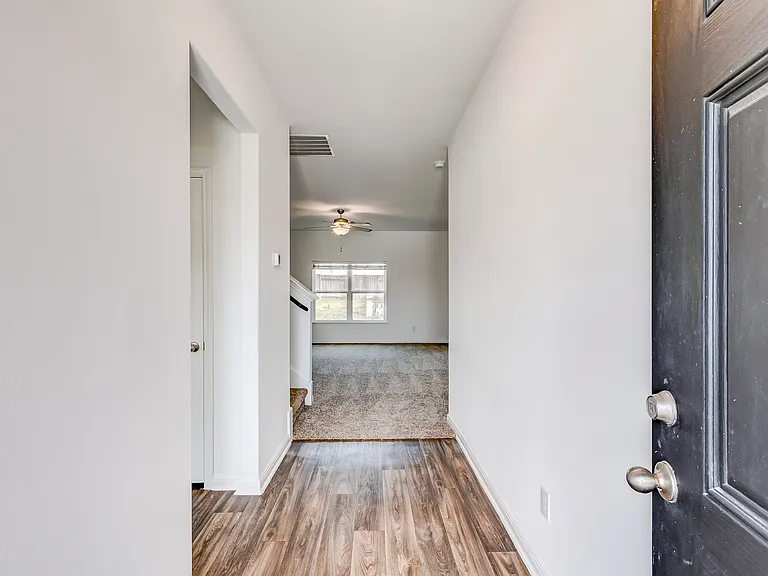 117 Fairfax Ln — Photo 5