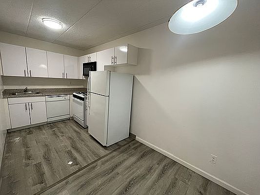 2nd image of 63-109 Saunders St #2