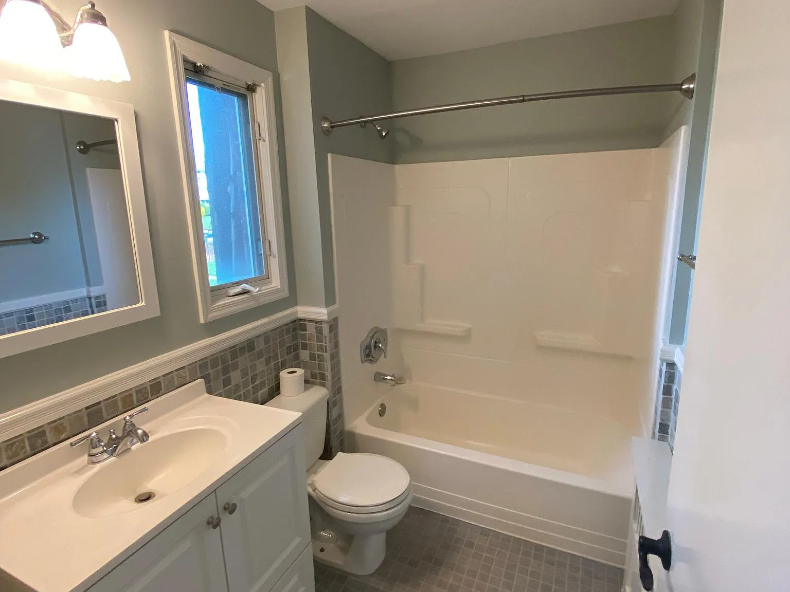 1 bed, 596 sqft, $2,200 — Photo 4
