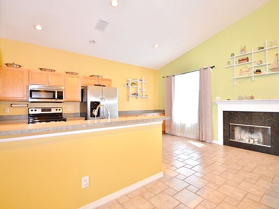 2nd image of 809 Bayou View Dr