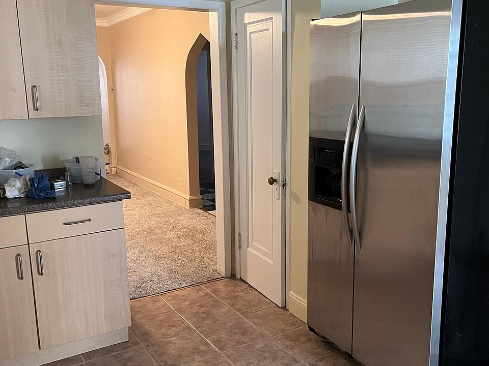 1st image of 6423 N Francisco Ave APT 1