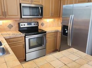 11425 NW 76th Ter #Townhouse 11425, Miami, FL 33178