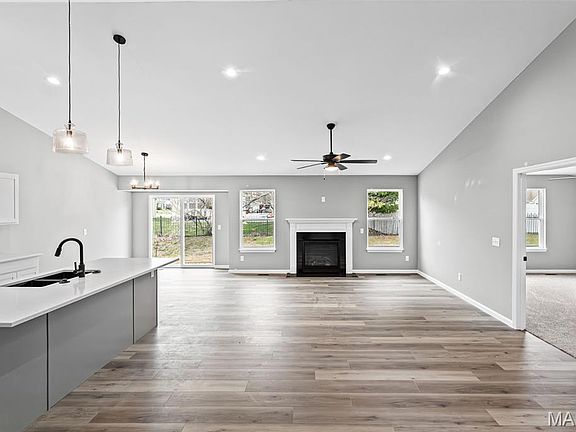 4th image of 1737 Old Park Ln