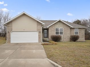 1113 E Scenic Hills Dr, Nixa, MO 65714