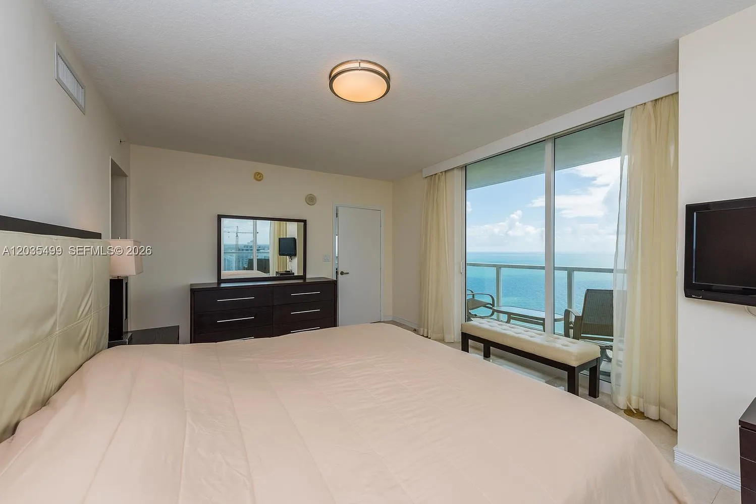 2 bed, 1423 sqft, $6,000 — Photo 1