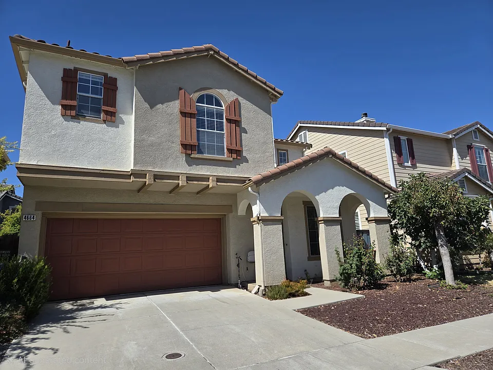 4664 La Crescent Loop
