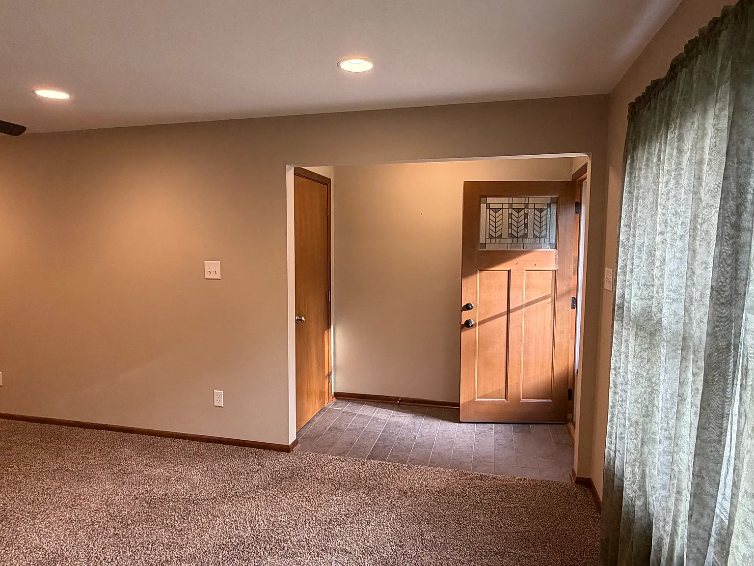 3 bed, 1440 sqft, $2,100 — Photo 4