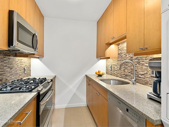 3rd image of 330 E 33rd St APT 15L