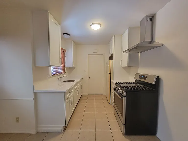 7118 Irondale Ave — Photo 5