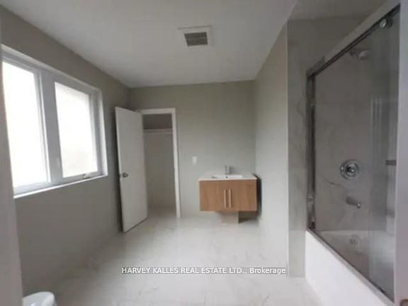 4th image of 32 Santa Barbara Rd