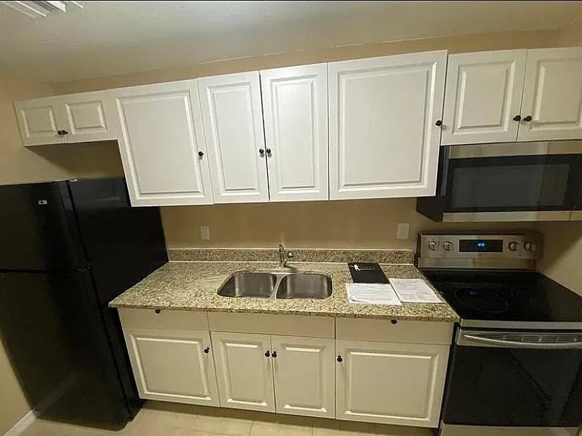 2 bed, 1.0 bath, 1248 sqft, $1,450 — Photo 3