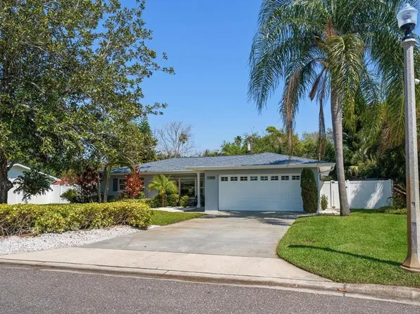 1729 Laurie Ln, Belleair, FL 33756