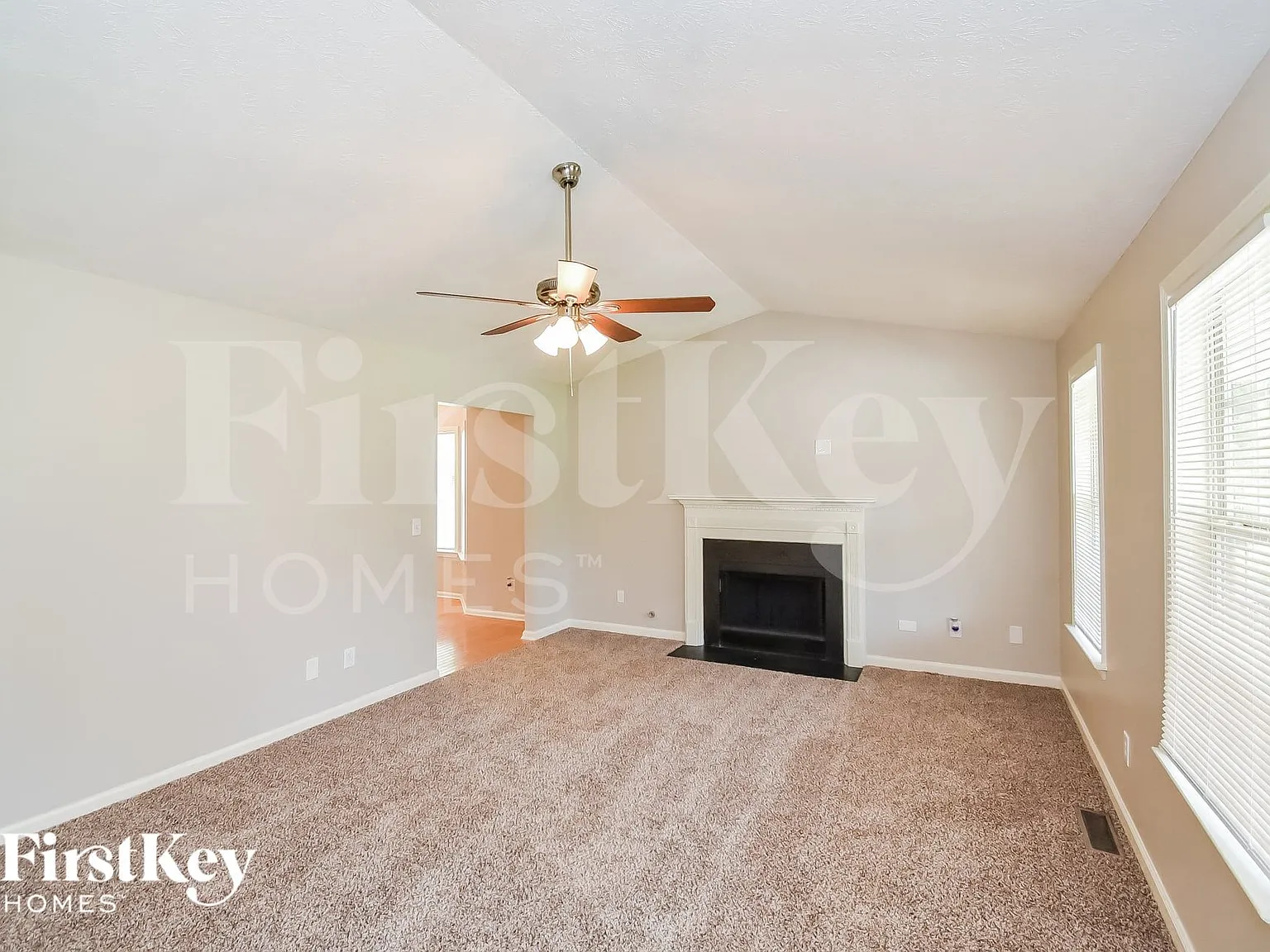 3 bed, 2.0 bath, 1311 sqft, $2,095 — Photo 2