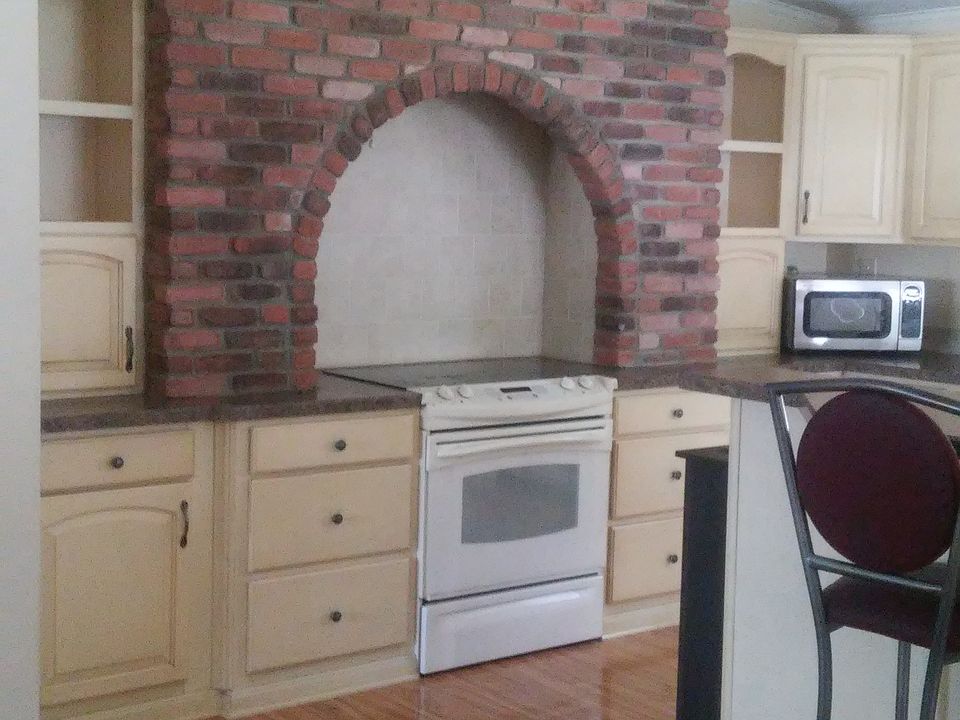 2nd image of 115 Tulip Dr