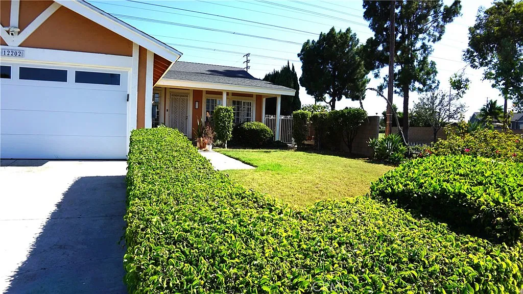 3 bed, 1360 sqft, $3,800 — Photo 1