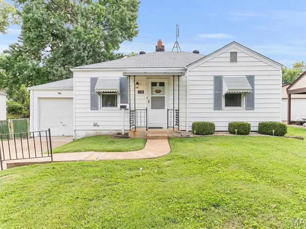 3138 Pearl Harbor Dr, Saint Ann, MO 63074