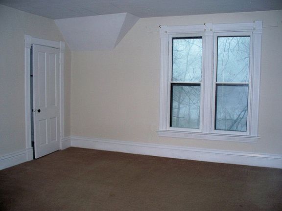2nd image of 406 1/2 Hubbell Ave