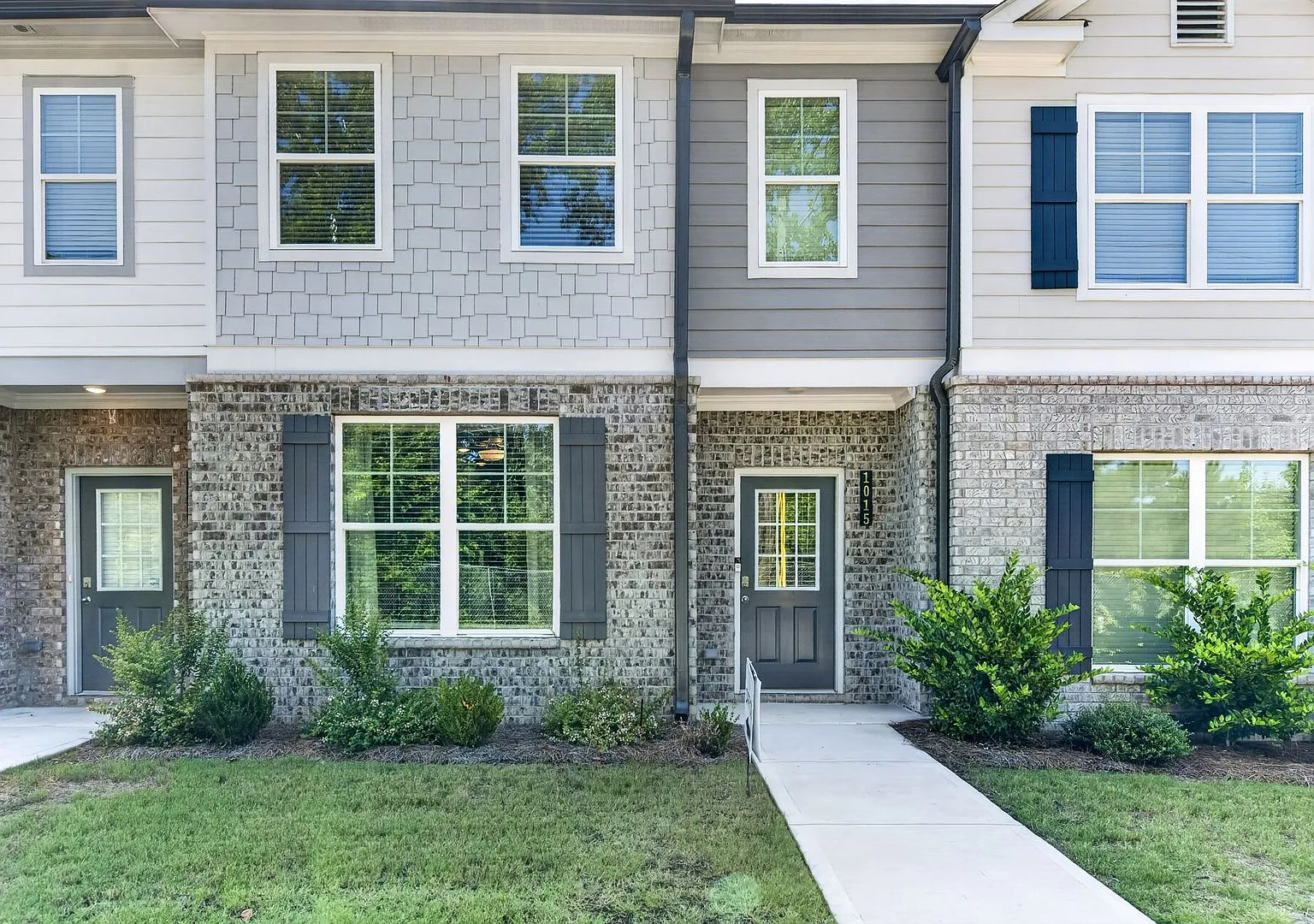 Furnished 3 Bedroom Townhome in Atlanta! — Photo 1