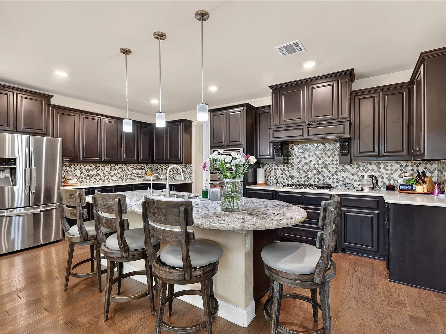 4 bed, 4058 sqft, $4,190 — Photo 3