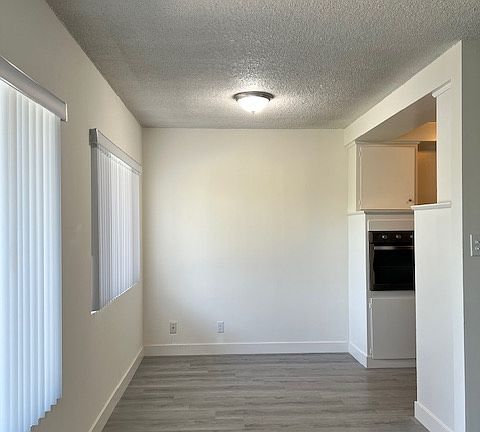 3rd image of 118 W Buckthorn St APT 4