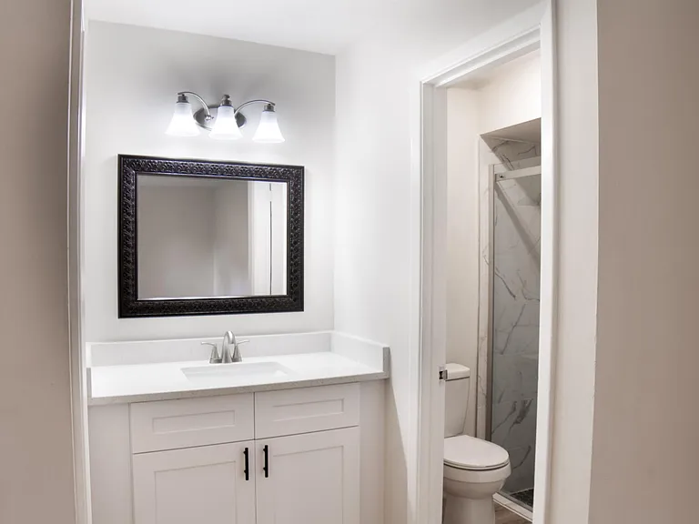 1702 Sanford Ave — Photo 6