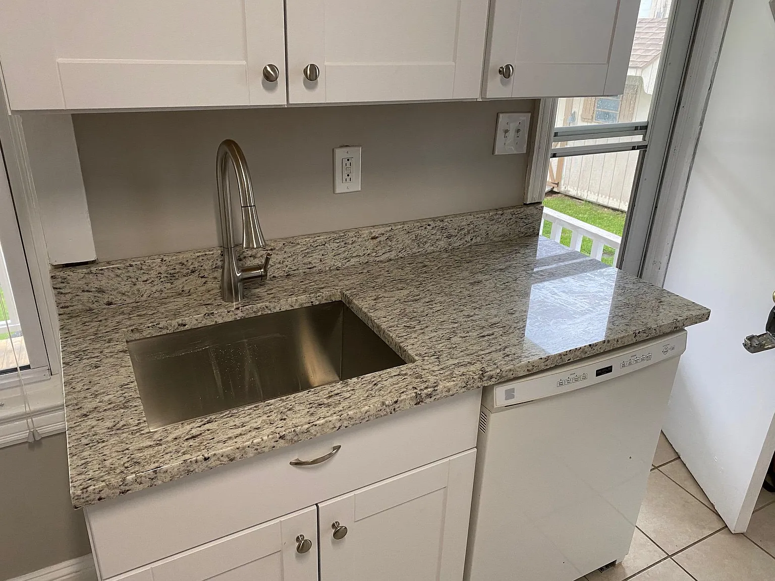 1 bed, 700 sqft, $1,175 — Photo 2