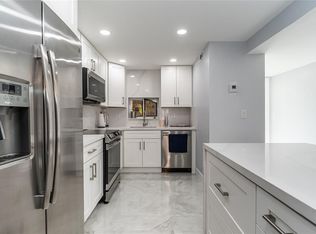 9523 S Hollybrook Lake Dr #102, Pembroke Pines, FL 33025