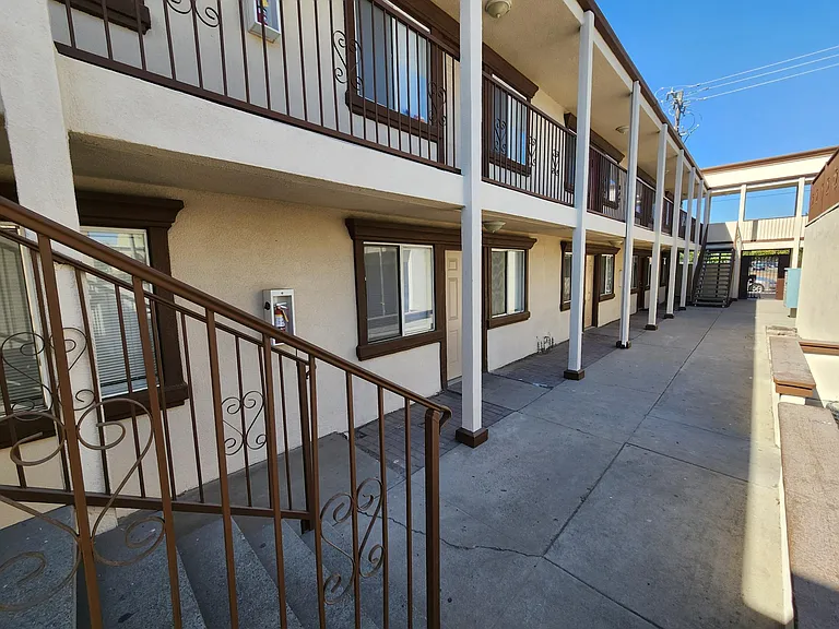 2067 E Shaw Ave #A TO P — Photo 17