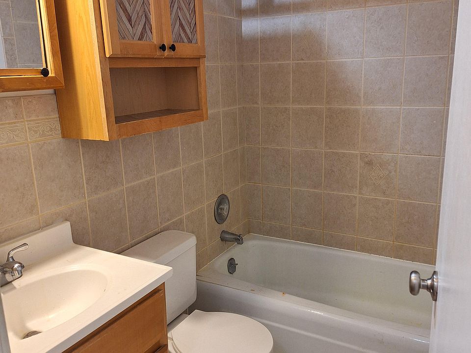 1st image of 420 W Aldine Ave APT 223