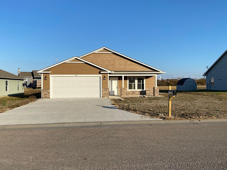 1st image of 530 Cottonwood Cir