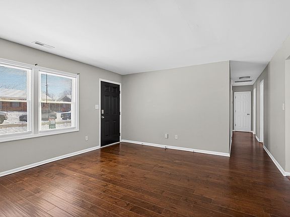 4th image of 128 Ashville Dr