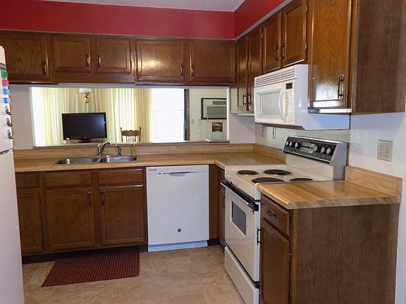 5th image of 2679 Albion Ave APT 105