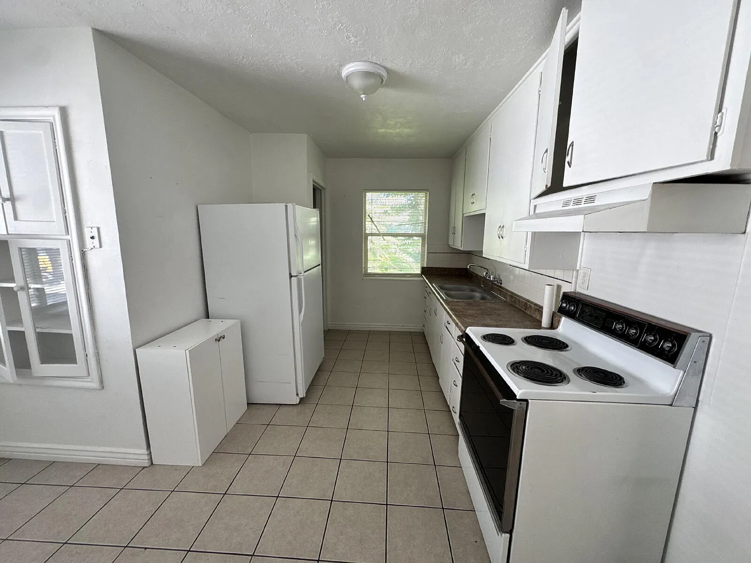 3 bed, 1.0 bath, 1618 sqft, $1,825 — Photo 4