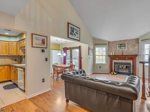 4th image of 22 Amethyst Ln #22