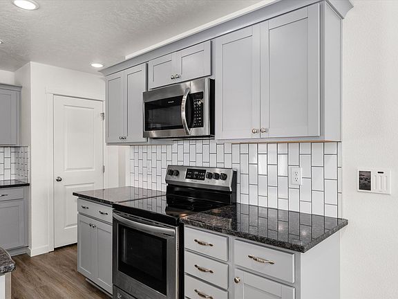 4th image of 843 N Baldner Point Pl