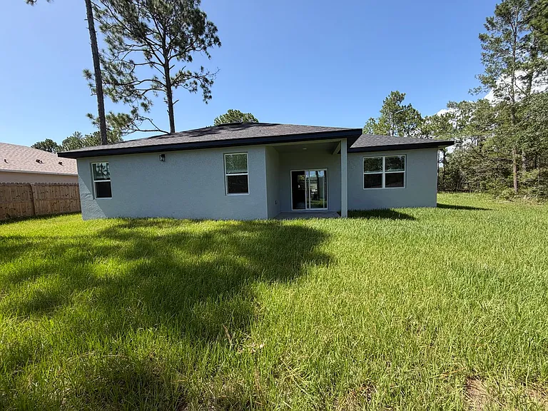 1852 W Quaker Ln — Photo 37
