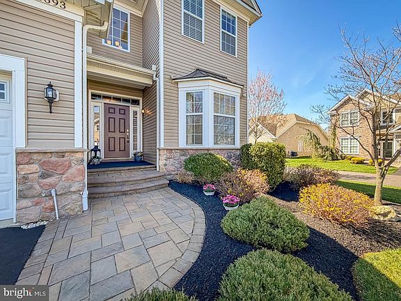2nd image of 1693 Pierce Way