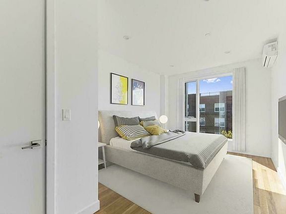 4th image of 625 E 18th St APT 6A
