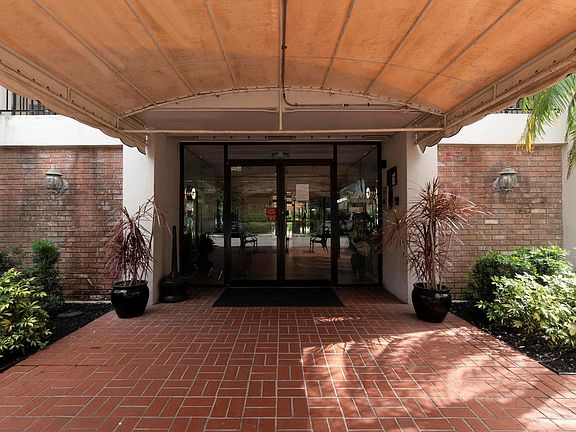 5th image of 3000 N Palm Aire Drive #601